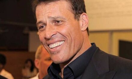 Tony Robbins Has Been Accused Of Sexually Assaulting A High Schooler At A Summer Camp