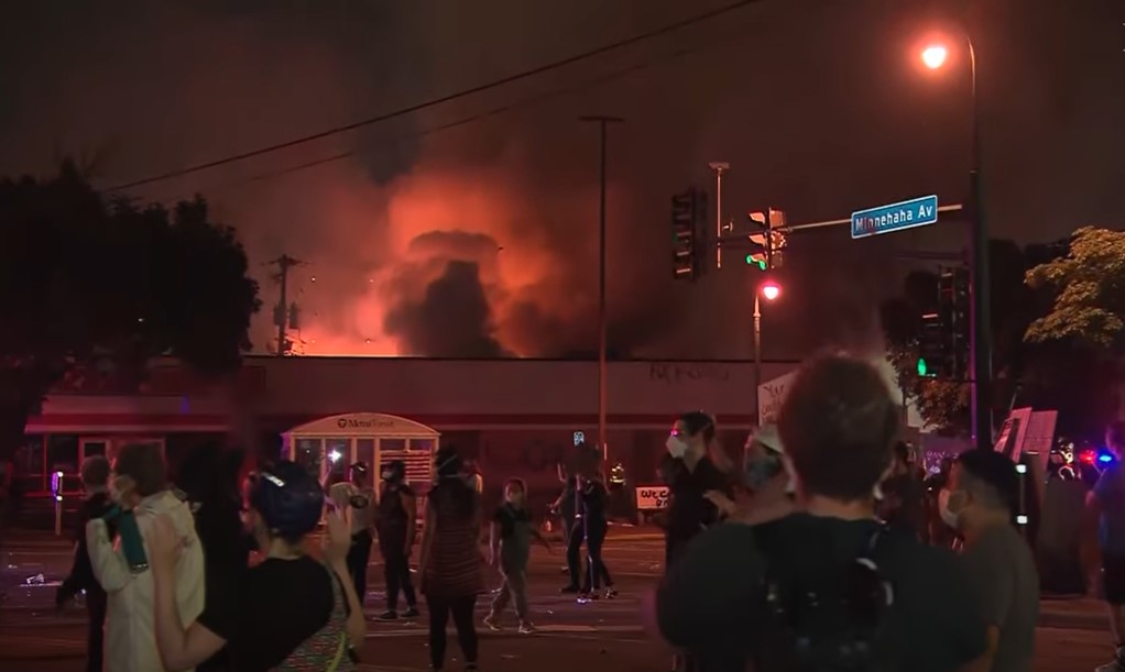 Fires, looting rock Minneapolis after man’s death; 1 more died while looting Wednesday night